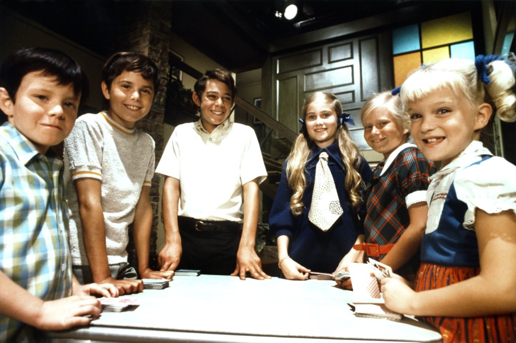 THE BRADY BUNCH, Mike Lookinland, Christopher Knight, Barry Williams, Maureen McCormick, Eve Plumb, Susan Olsen on-set, (Season 1, ep. 115, aired January 9, 1970)