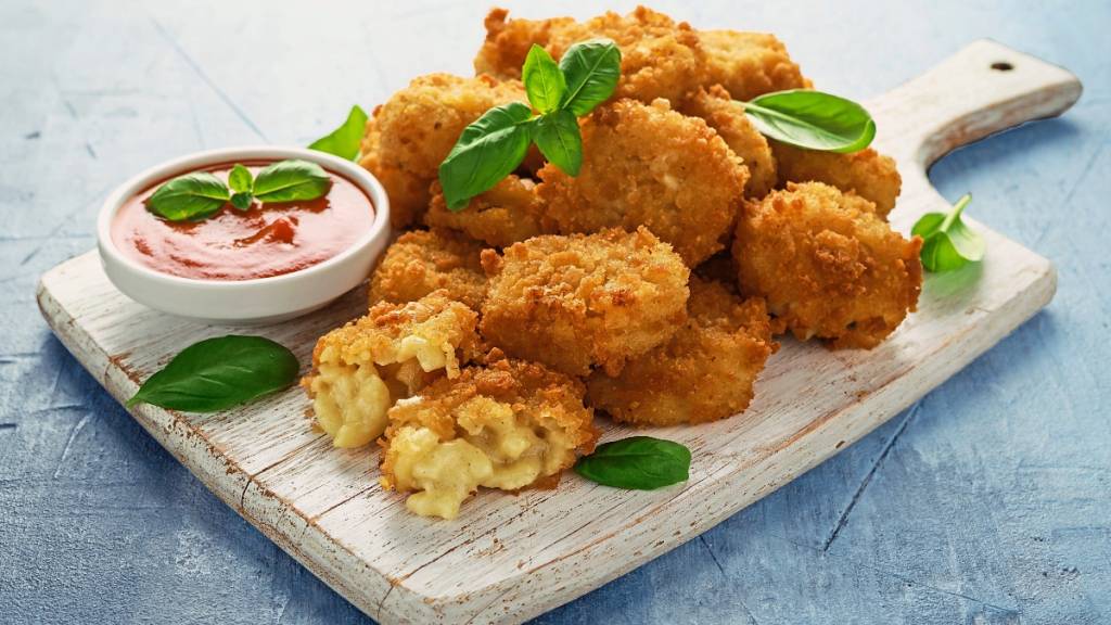Fried mac and cheese bites