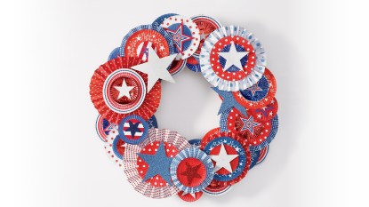 patriotic red, white and blue wreath made out of paper; memorial day crafts