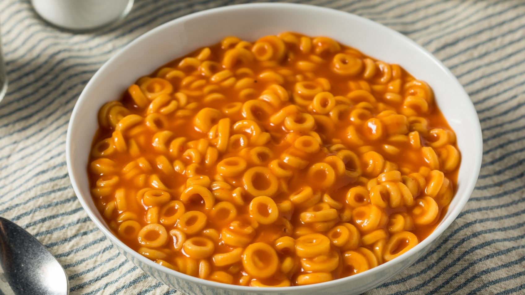 Bowl of Ree Drummond's one-pot homemade O's pasta