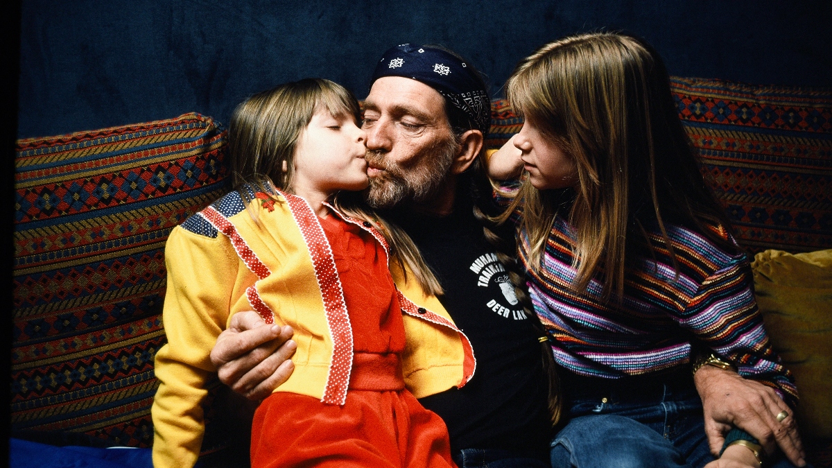 Willie Nelson with his daughters Paula and Amy, 1980