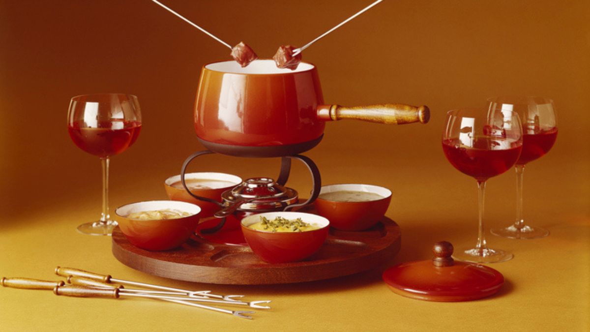1970s inspired recipes: cheese fondue pot