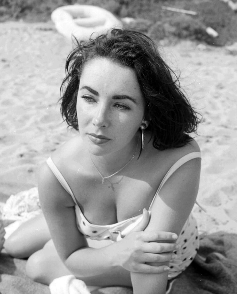 Elizabeth Taylor on the beach in 1956