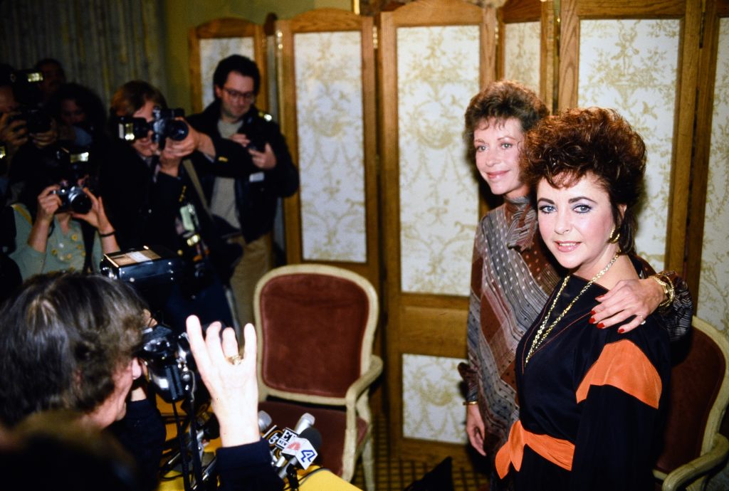 Elizabeth Taylor and Carol Burnett at the Beverly Hills Hotel in 1983