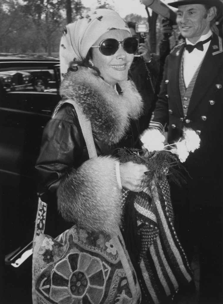 Elizabeth Taylor arrives at the Dorchester Hotel in 1975