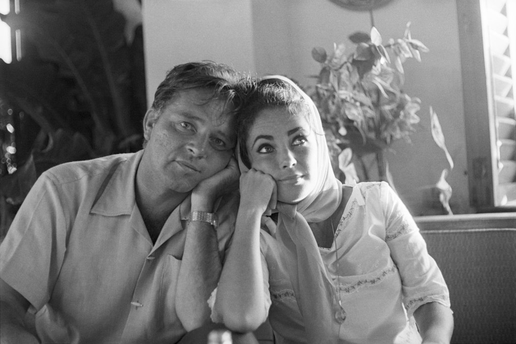 Elizabeth Taylor and Richard Burton at Casa Kimberly in 1963