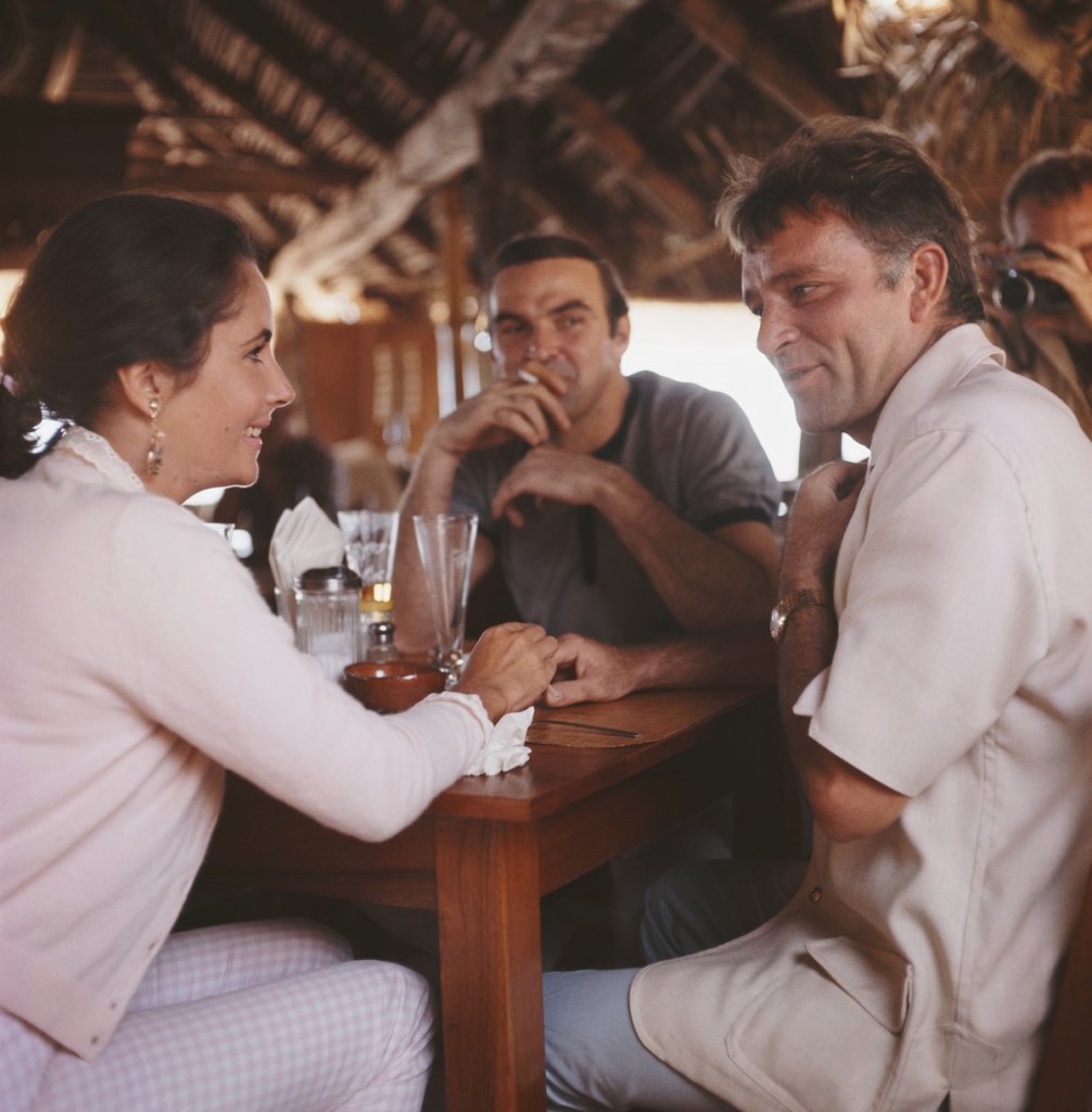 Elizabeth Taylor and Richard Burton at a bar in Puerto Vallarta in 1964