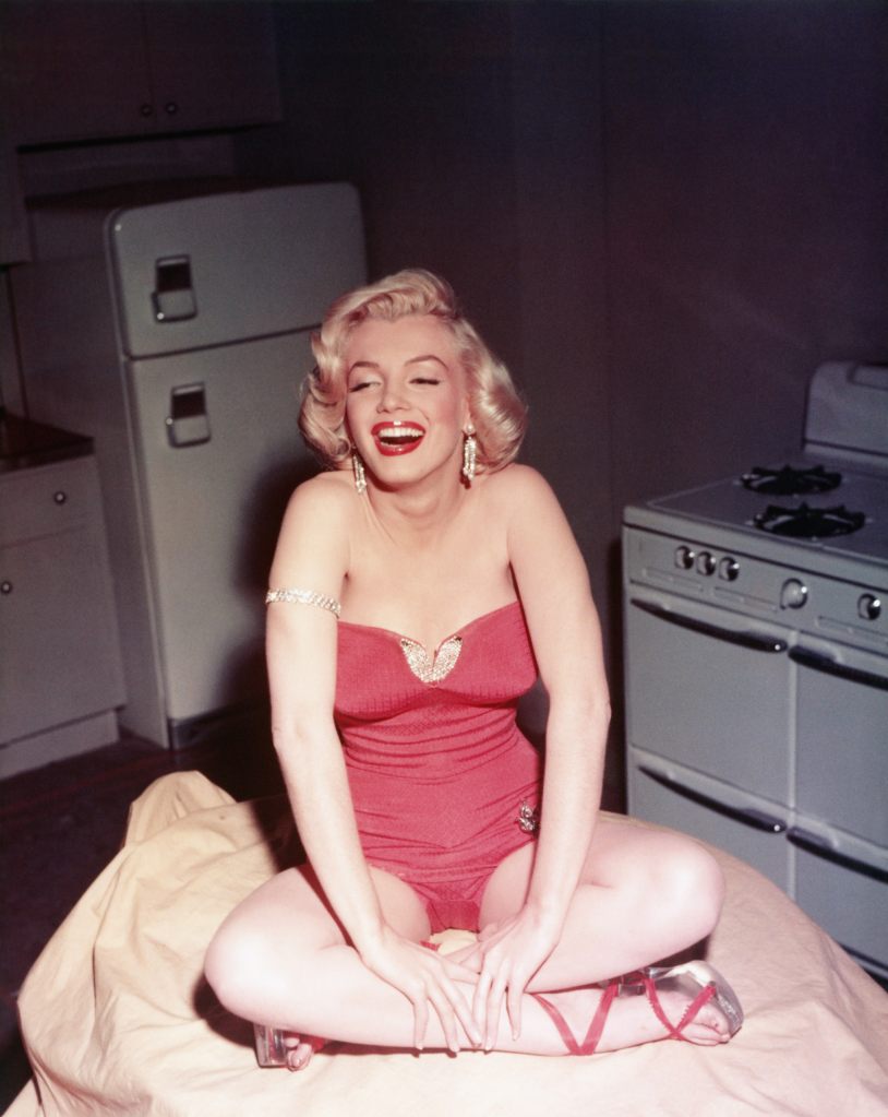 HOW TO MARRY A MILLIONAIRE, Marilyn Monroe, relaxing in her dressing room between scenes, 1953