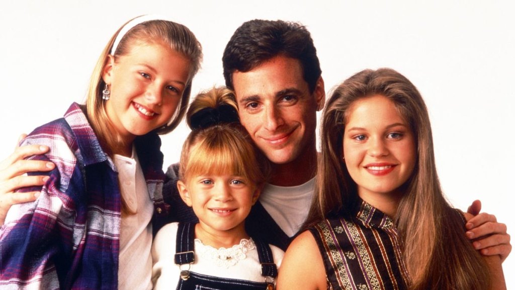 Jodie Sweetin, Mary-Kate Olsen, Bob Saget and Candace Cameron Bure in 'Full House'