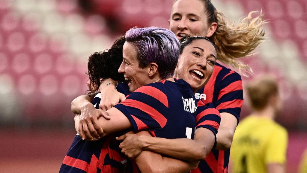 USA's forward Carli Lloyd (L) is congratulated by teammates after scoring during the Tokyo 2020 Olympic Games women's bronze medal football game