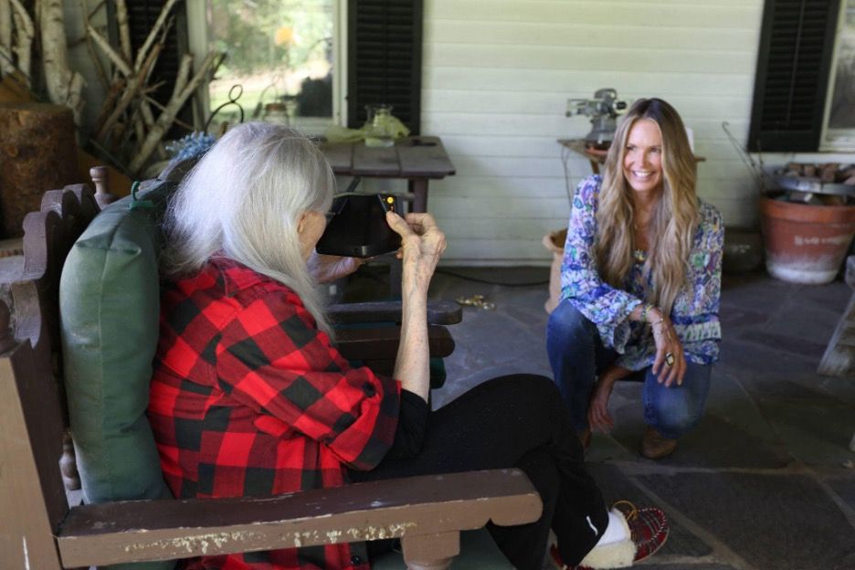 Jule Campbell takes a photo of Elle Macpherson in Beyond the Gaze