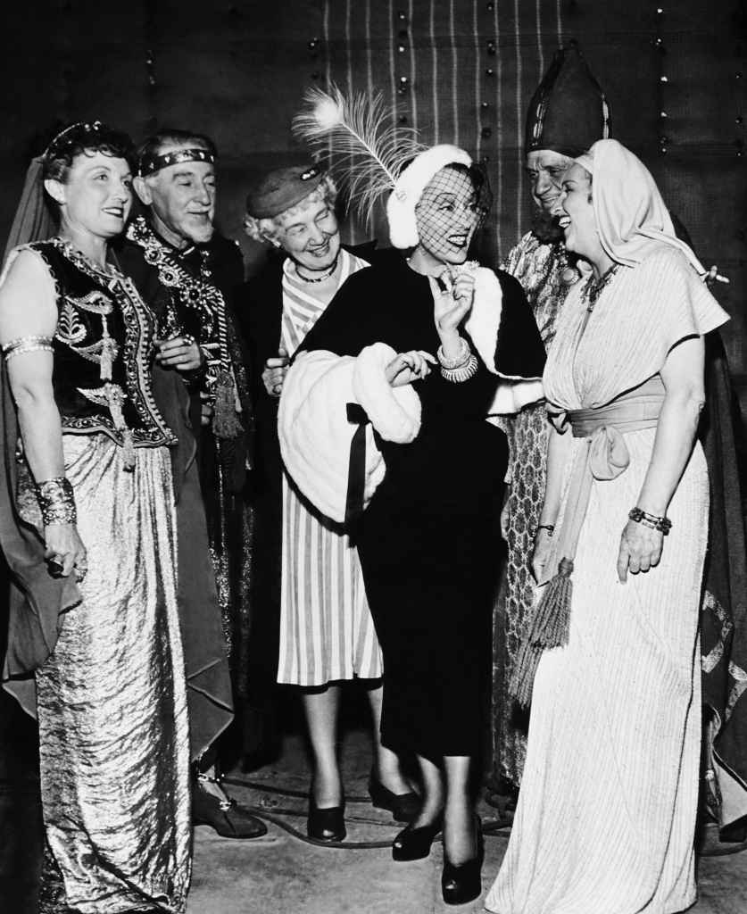 SUNSET BOULEVARD, Gloria Swanson (center) with Julia Faye (left) and others who appeared when Norma Desmond visited the filming of SAMON AND DELILAH on set, 1949