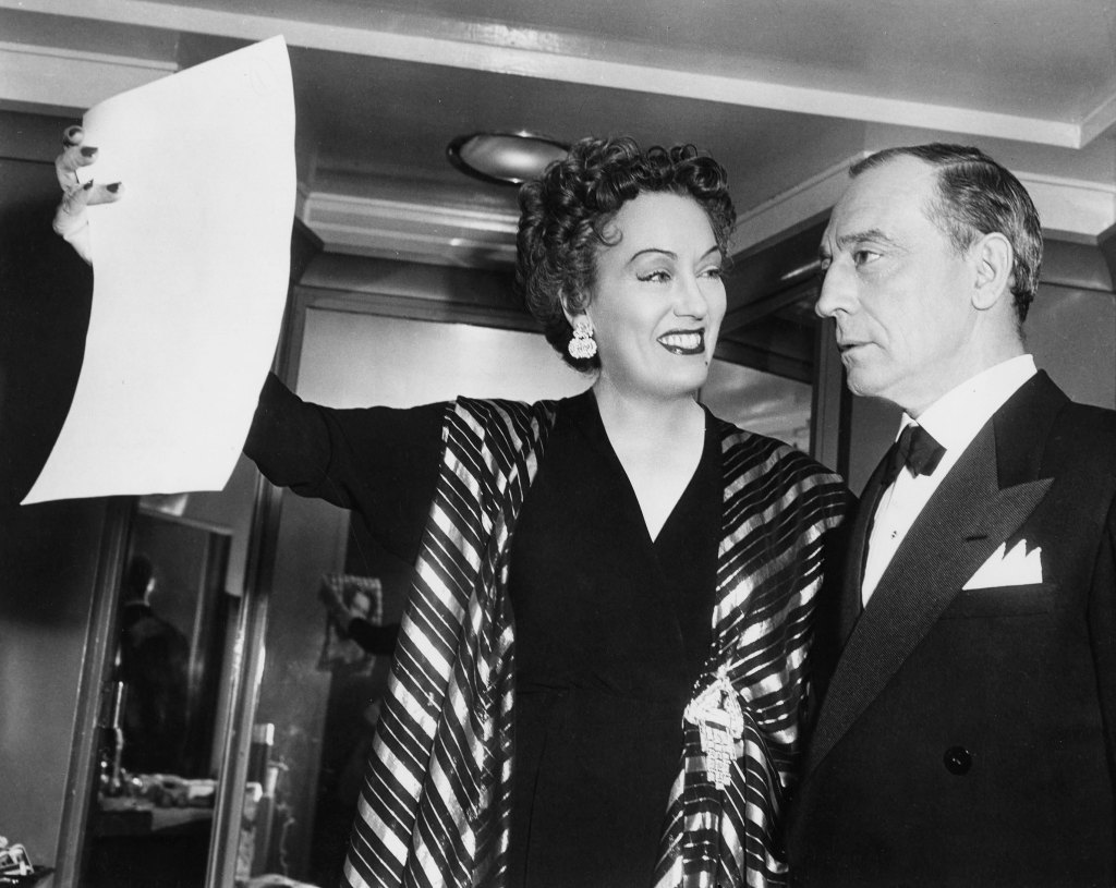 SUNSET BOULEVARD, from left: Gloria Swanson, Buster Keaton, on set, 1950