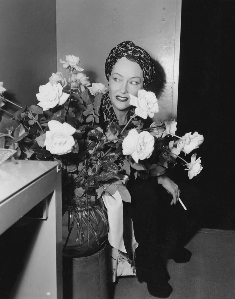 SUNSET BOULEVARD, Gloria Swanson, on set, 1950