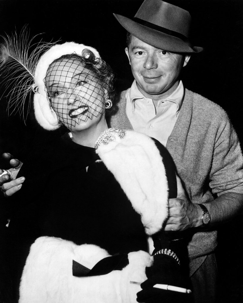 SUNSET BOULEVARD, Gloria Swanson, Billy Wilder, on set, 1950