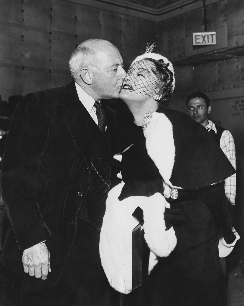 SUNSET BOULEVARD, from left: Cecil B. DeMille, Gloria Swanson, on set, 1950