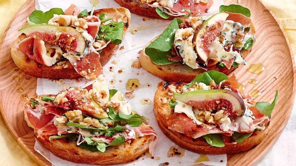 fig and prosciutto bruschetta