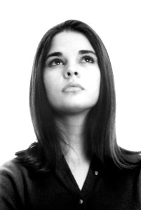 Ali MacGraw, 86, Went from Hollywood to a Quiet New Mexico Life | Woman ...