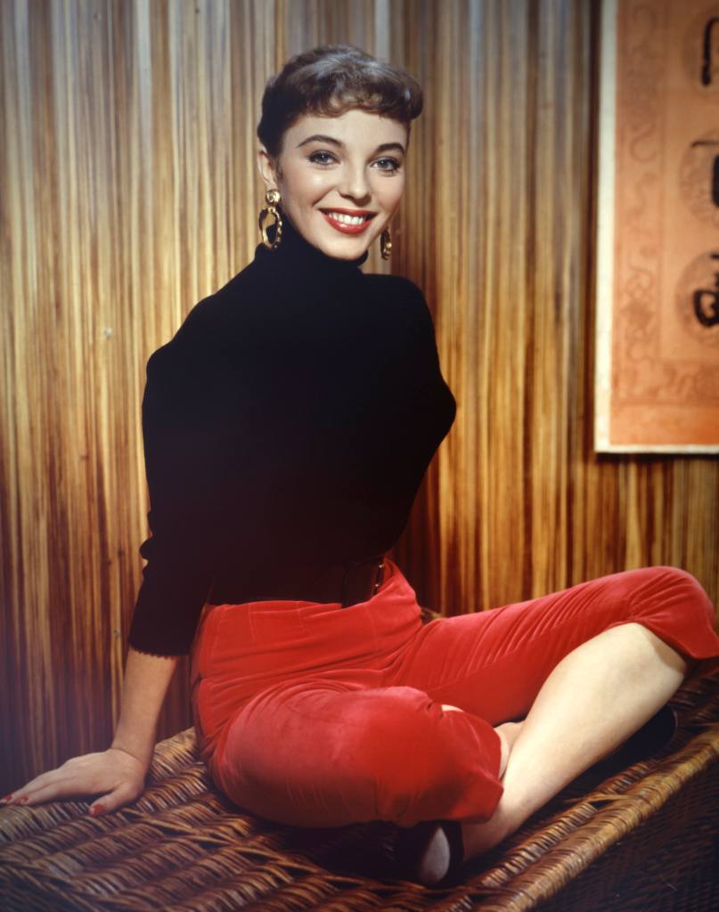 Joan Collins in capris in 1956