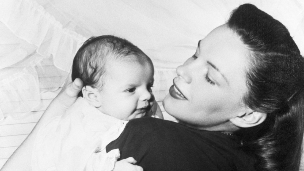 Liza Minnelli and Judy Garland in 1946