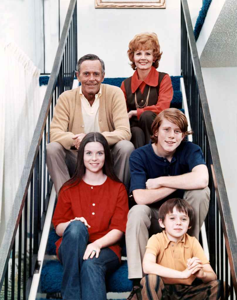 THE SMITH FAMILY, clockwise from left: Henry Fonda, Janet Blair, Ron Howard, Michael-James Wixted, Darleen Carr, 1971-1972