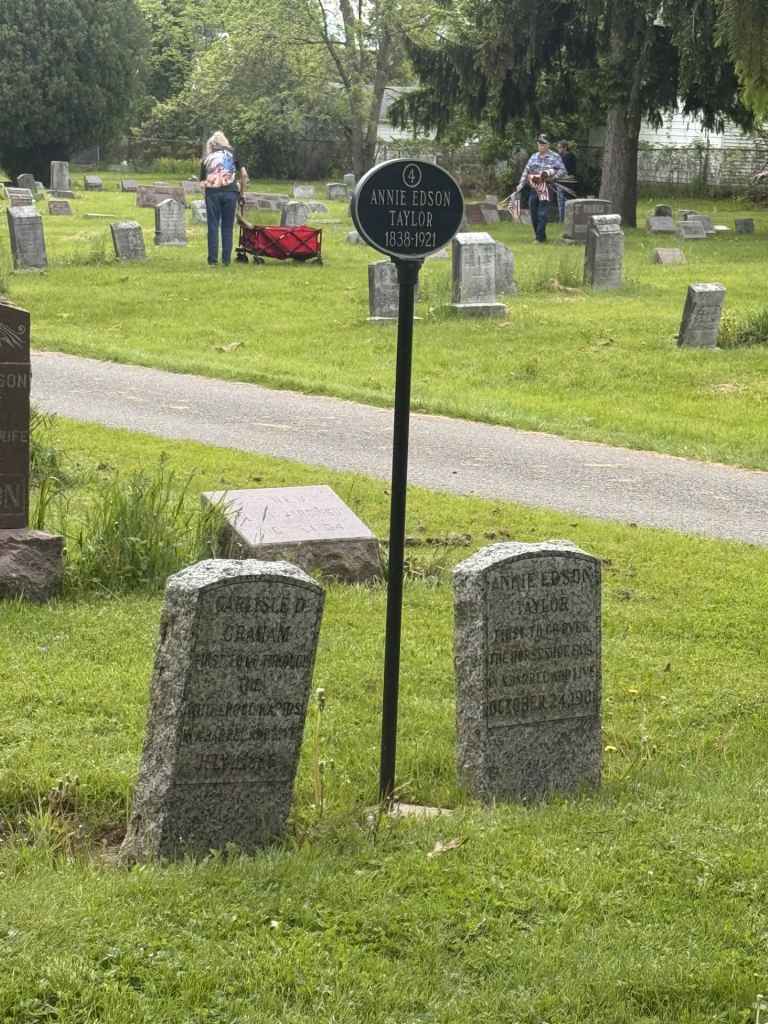 Oakwood Cemetery