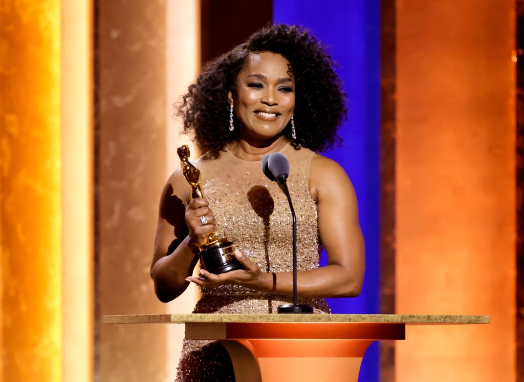 Angela Bassett with her honorary Oscar in 2024