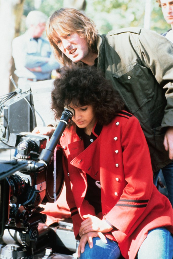 FLASHDANCE, Jennifer Beals, director Adrian Lyne on set, 1983