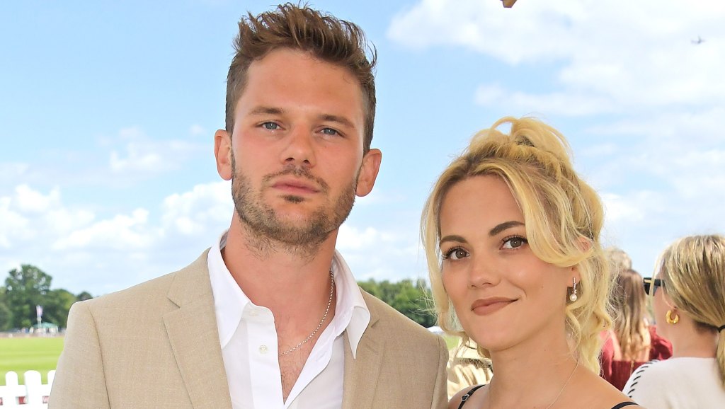 Jeremy Irvine and Jodie Spencer, 2022