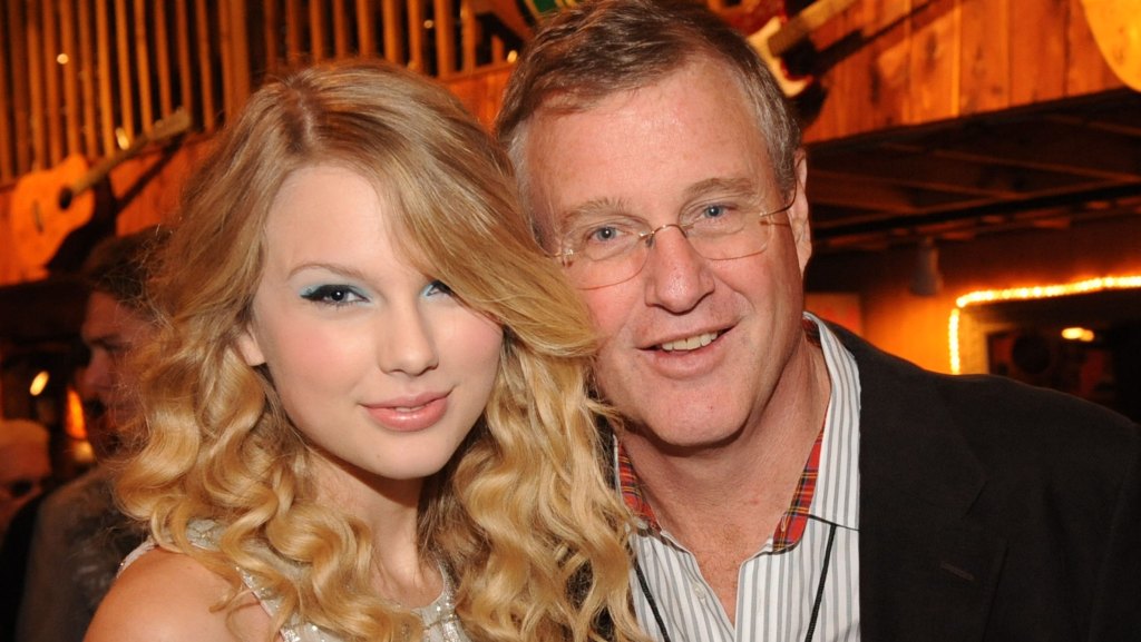Taylor Swift and Scott Swift, 2008
