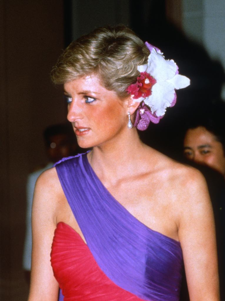 Princess Diana wears orchids in her hair in 1988