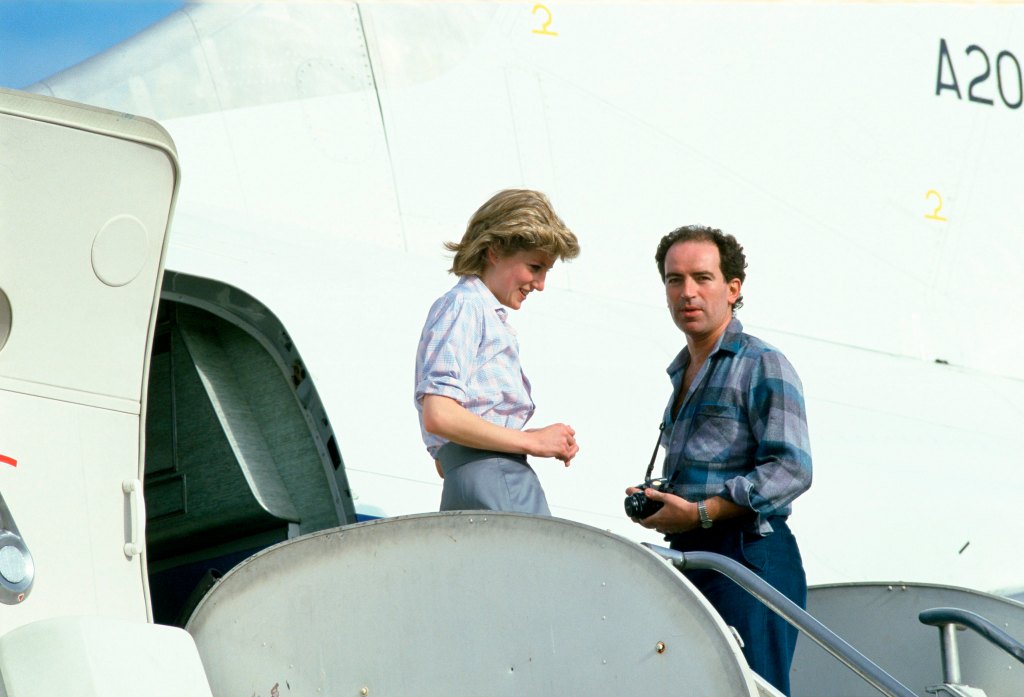 Princess Diana and Richard Dalton chat while their Royal Australian Air Force plane stops to refuel in 1985