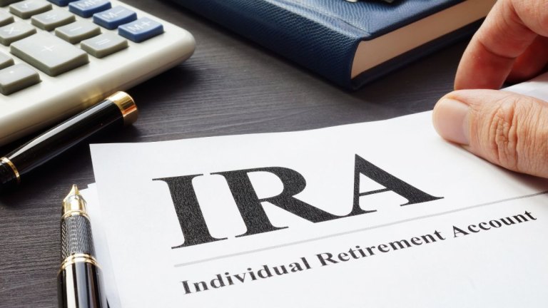 Roth IRA vs. Traditional IRA as Explained by Financial Experts | Woman ...