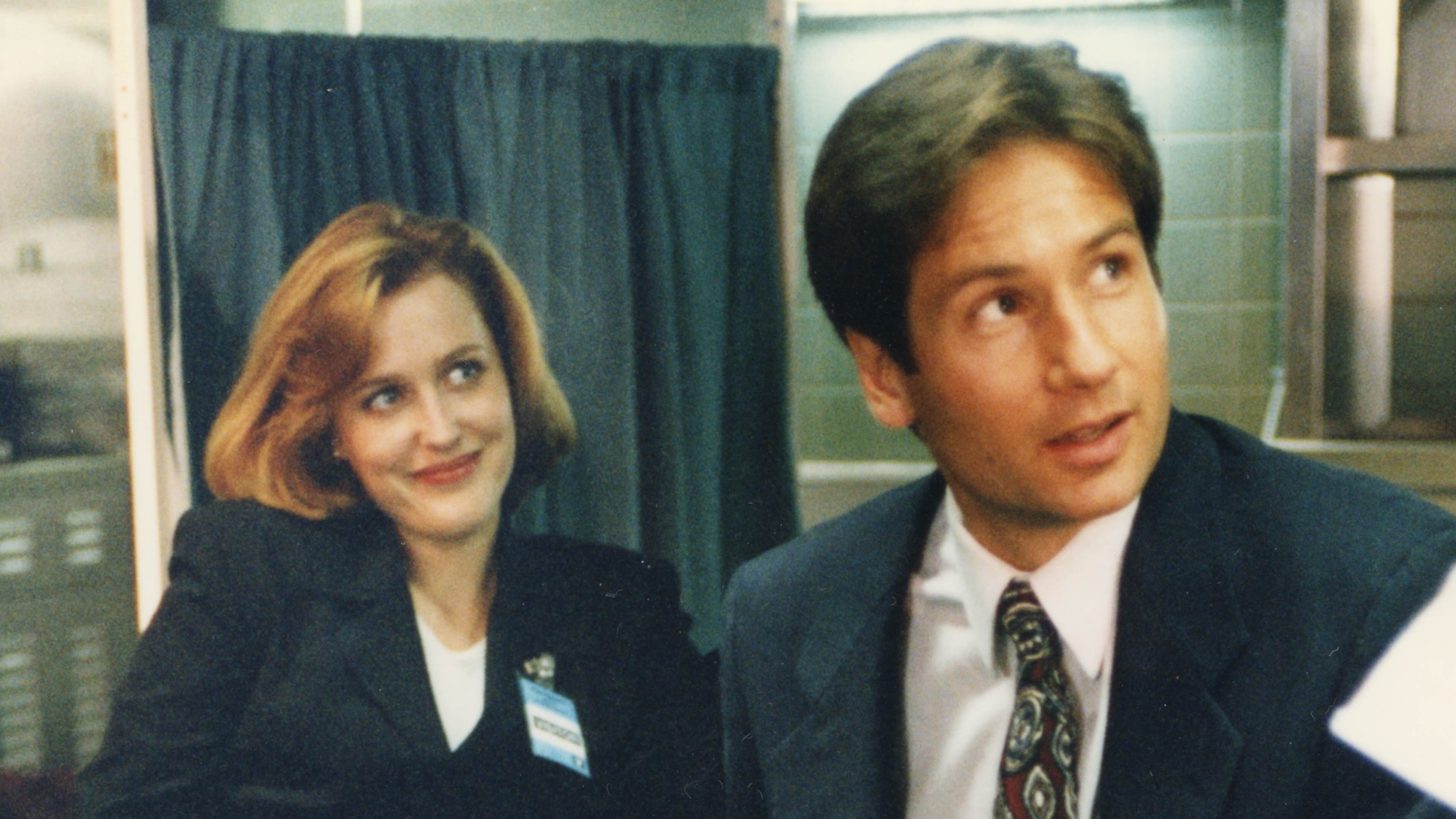 Gillian Anderson and David Duchovny on the set of 'The X-Files' in 1995