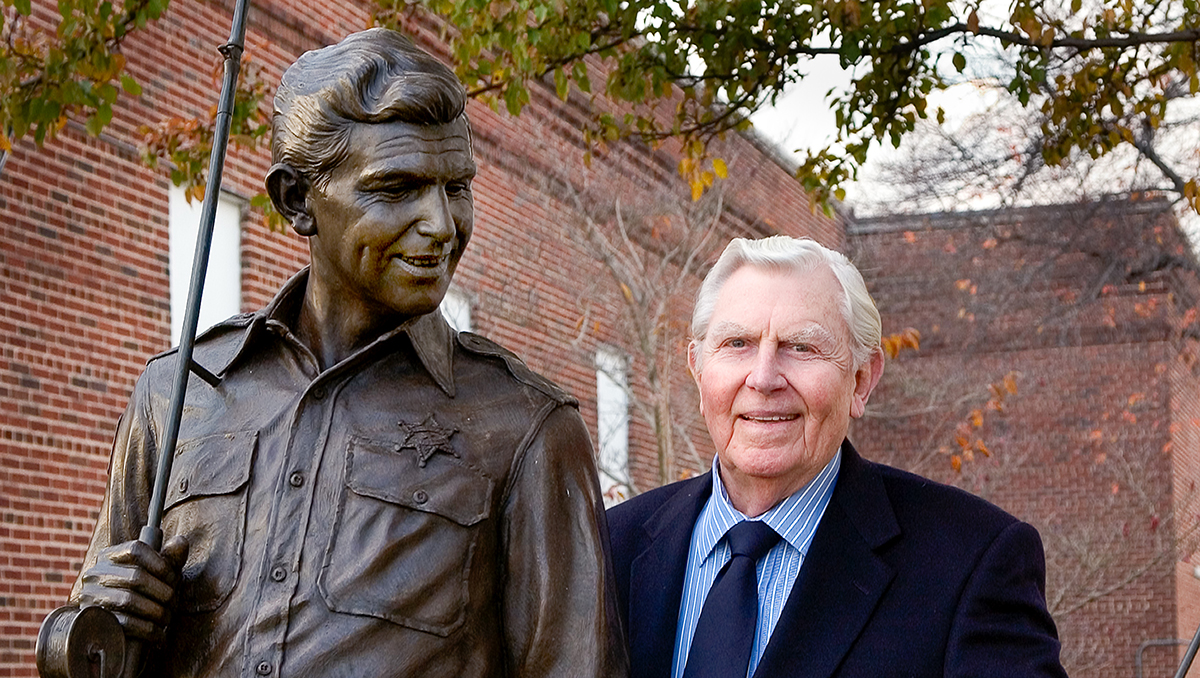 Andy Griffith with the statue of Andy Taylor