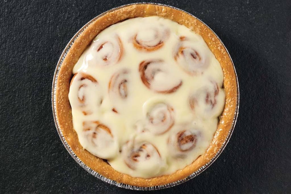 Cinnamon roll pie