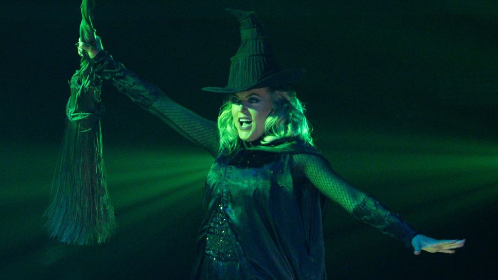 Elaine Hendrix defying gravity