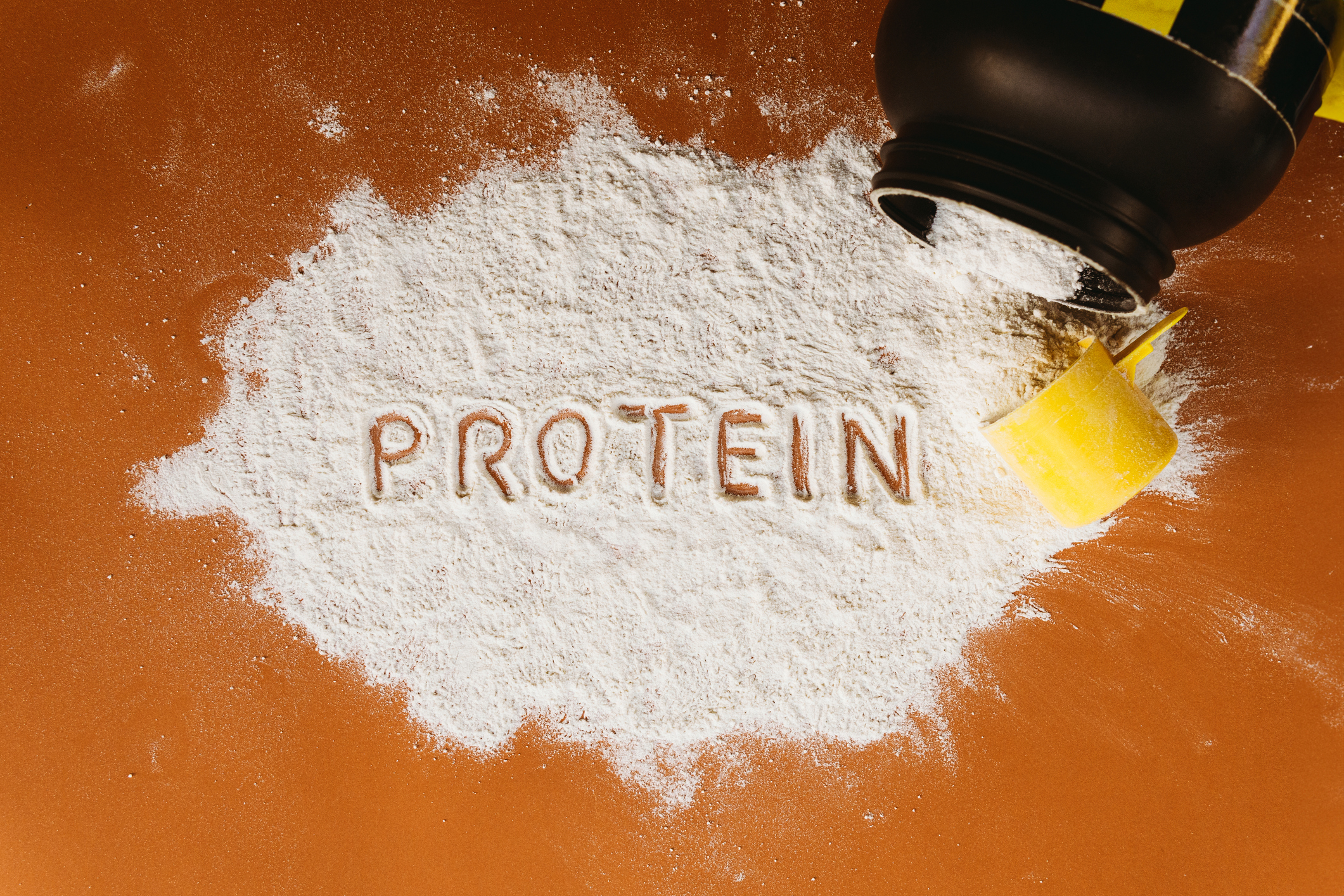 Picture of protein powder on the table