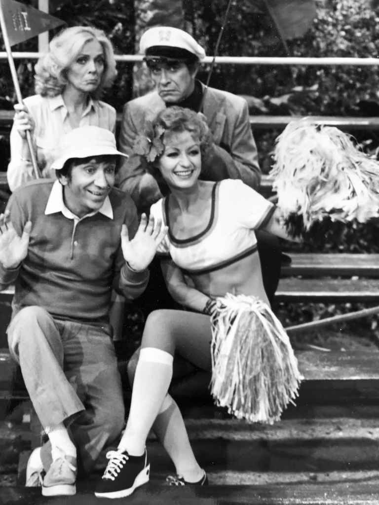 Dreama and Bob in a moment from 'The Harlem Globetrotters on Gilligan's Island'