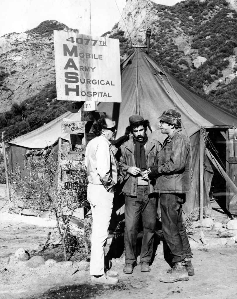 Robert Altman with Elliott Gould and Donald Sutherland on the set of 'M*A*S*H'
