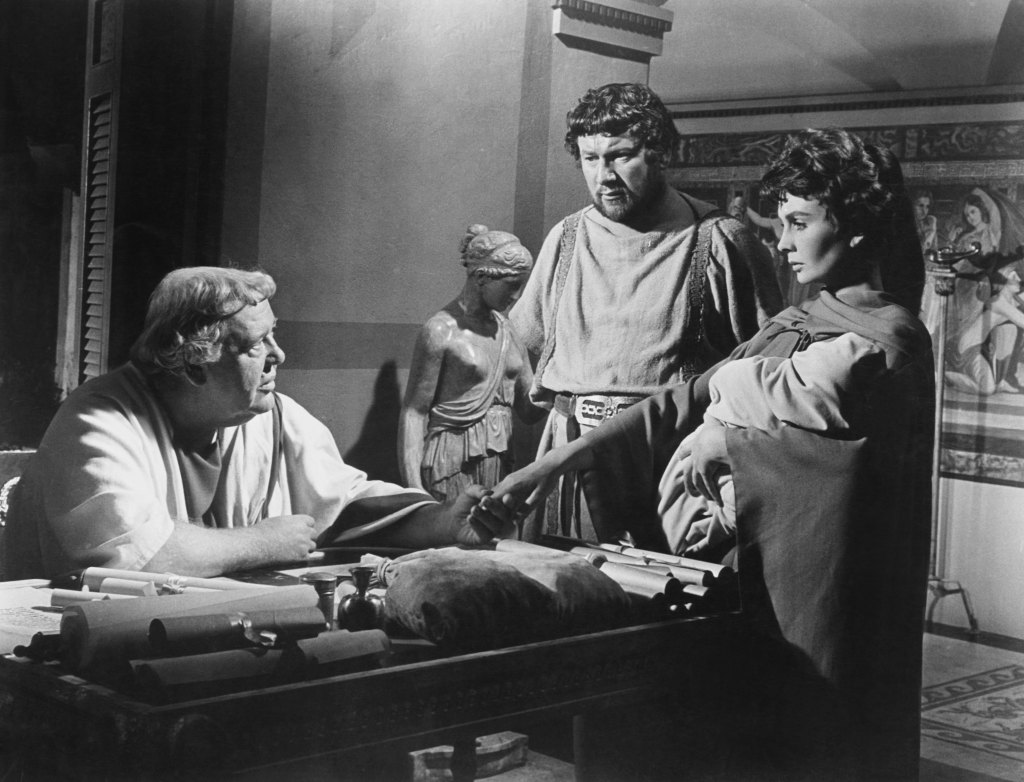 SPARTACUS, from left: Charles Laughton, Peter Ustinov, Jean Simmons, 1960
