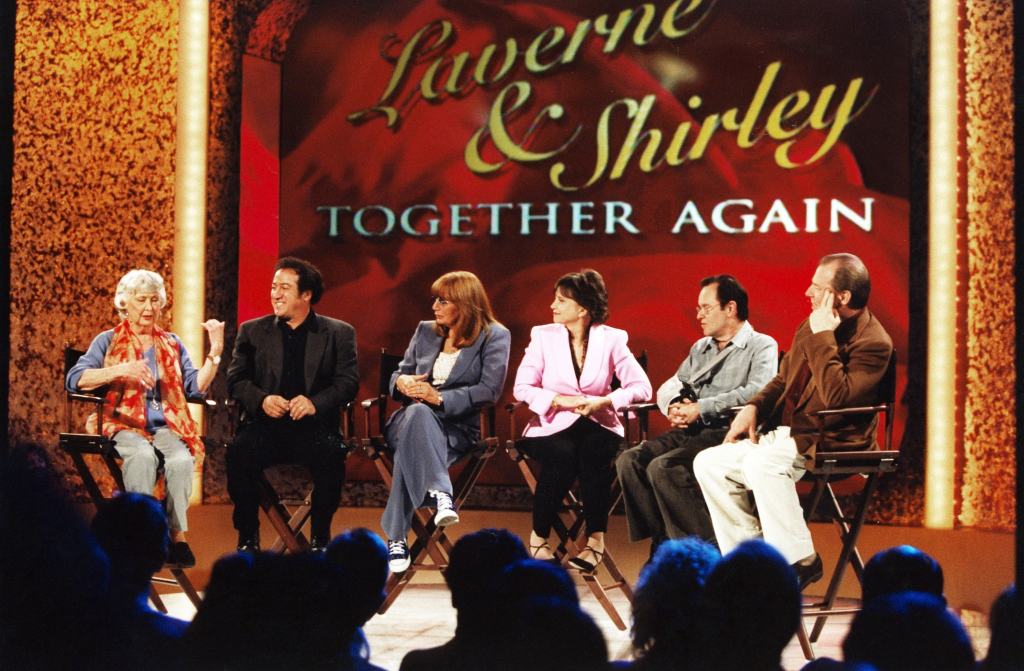 ENTERTAINMENT TONIGHT PRESENTS: LAVERNE AND SHIRLEY TOGETHER AGAIN, from left: Betty Garrett, Eddie Mekka, Penny Marshall, Cindy Williams, David L. Lander, Michael McKean, aired May 7, 2002.