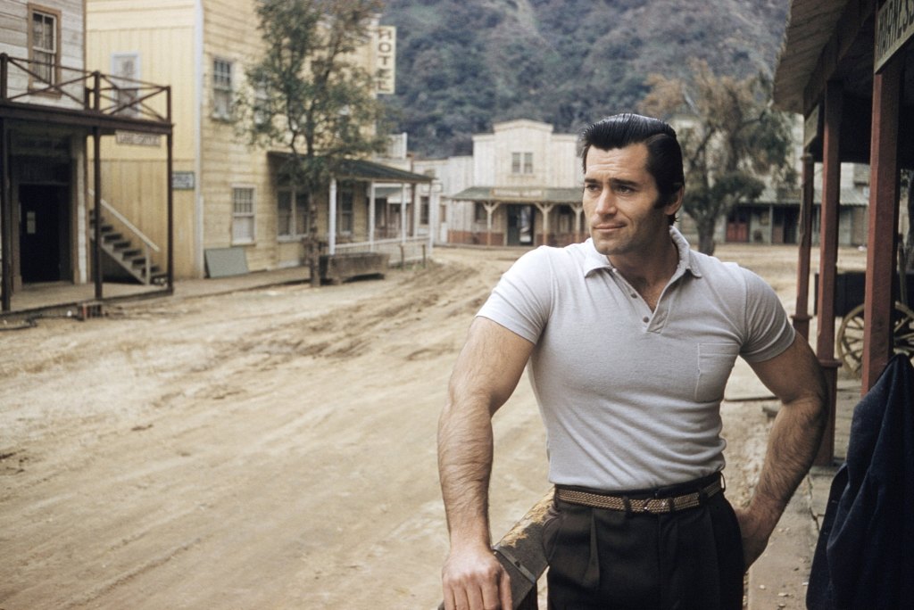 CHEYENNE, Clint Walker, on-set, 1955-63 (1959 photo).