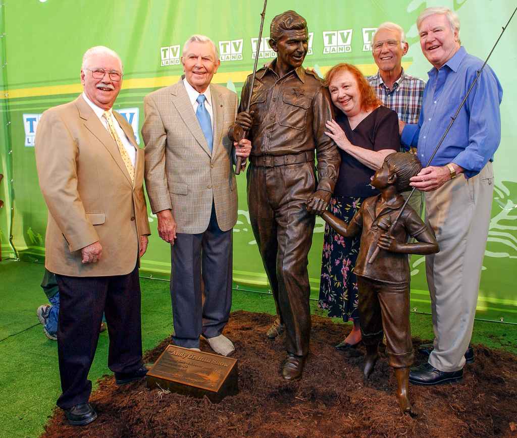 George Spence, Andy Griffith, Betty Lynn, Le Roy McNess and James Best with the Andy and Opie statue.