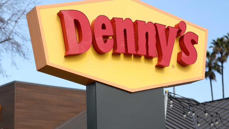 The Best Senior Restaurant Discounts to Help You Dine Out for Less