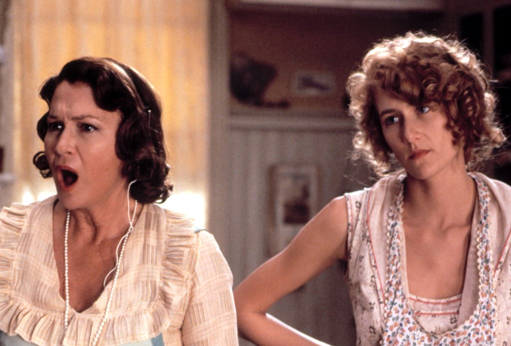 Diane Ladd and Laura Dern in Rambling Rose (1991)