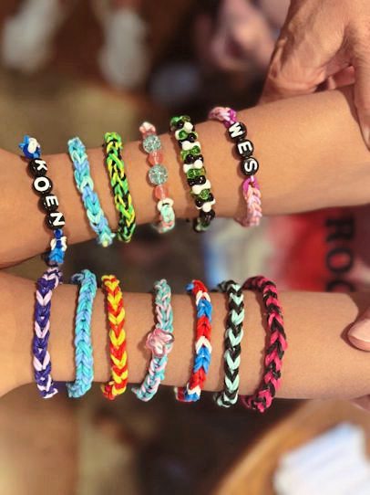 Siblings make bracelets to honor veterans