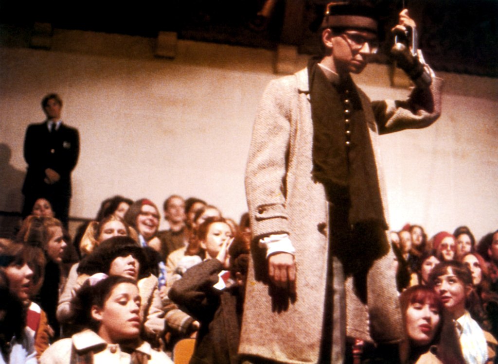 I WANNA HOLD YOUR HAND, (front row) Wendie Jo Sperber, Eddie Deezen (standing), Susan Kendall Newman, 1978