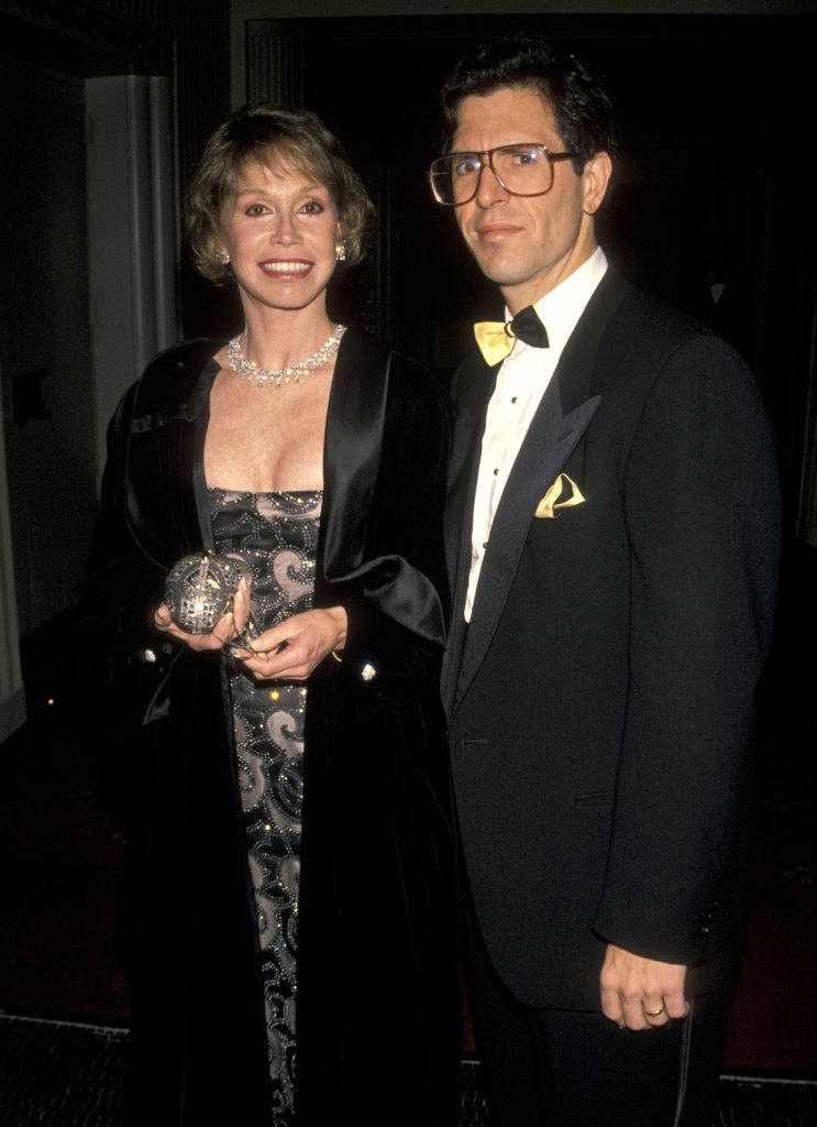 Mary Tyler Moore and Robert Levine at the 1990 Juvenile Diabetes Promise Ball