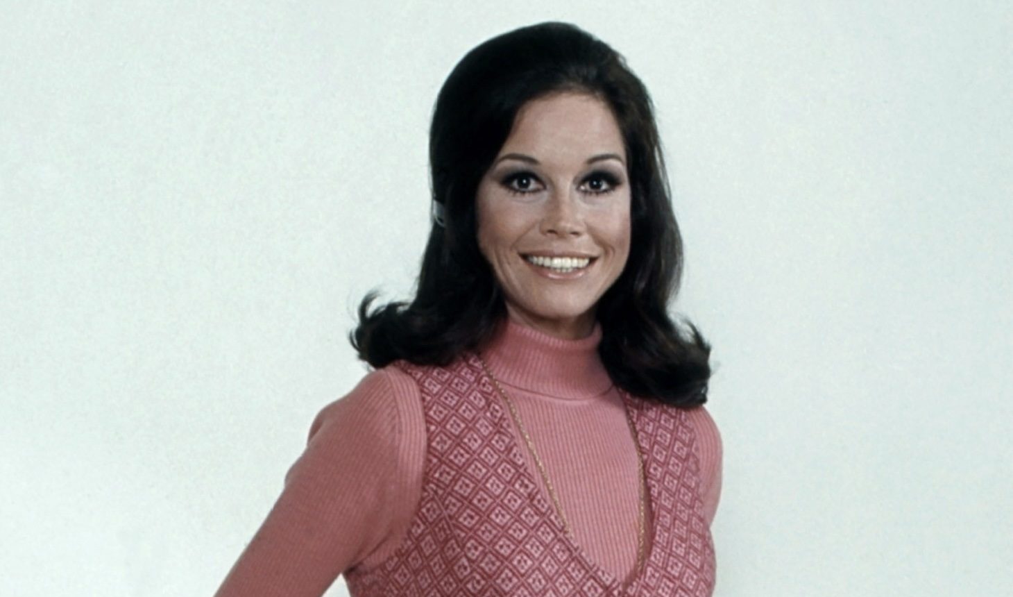 How Mary Tyler Moore's 3 Marriages Impacted Her Life Onscreen and Off |  Woman's World